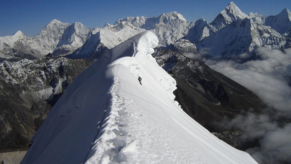 Lobuche East Peak Climbing 20 Days