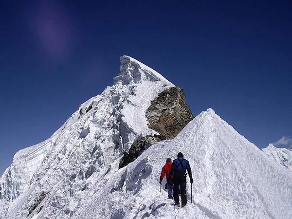 Lobuche East Peak Climbing 20 Days